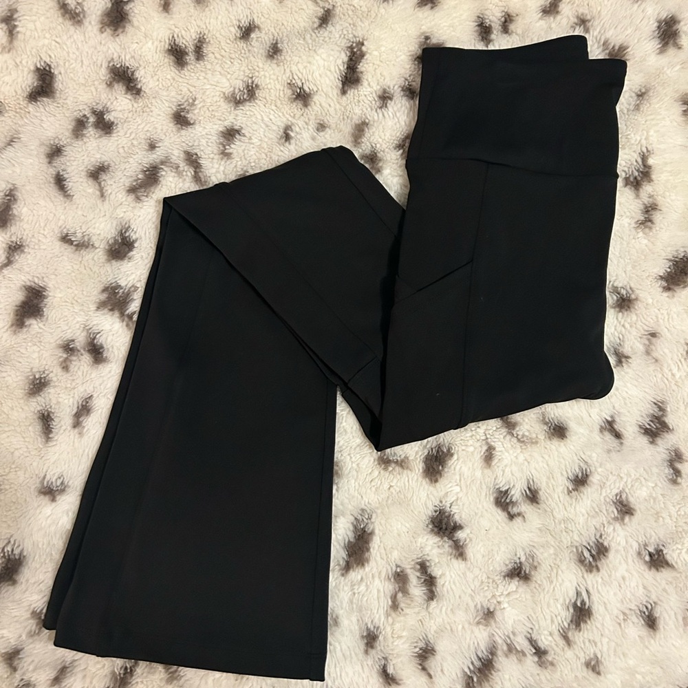 Lou & Grey Black Leggings